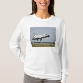 宇宙シャトルディスカバリが着陸に近づく3 Tシャツ (正面)