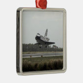 宇宙シャトルディスカバリが着陸に近づく メタルオーナメント (右)