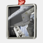 宇宙シャトルディスカバリのドッキング メタルオーナメント (左)