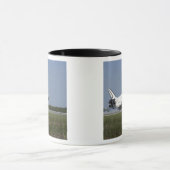 宇宙シャトルディスカバリーが滑走路33 4に着陸 マグカップ (中央)