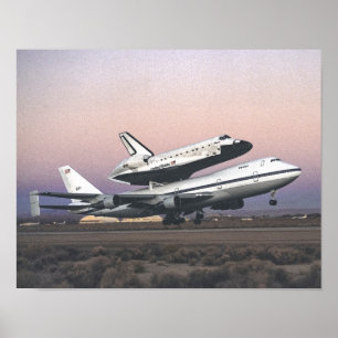 宇宙シャトル「アトランティス」がNASAの747号に乗る ポスター
