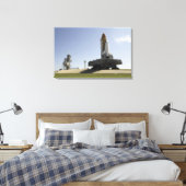 宇宙シャトル・エンデバーが打ち上げpに近づく キャンバスプリント (インサイチュ (寝室))