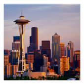 宇宙ニードルはシアトルの夕暮れ時の塔 ポスター (正面)