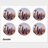 宇宙ニードルはシアトルの夕暮れ時の塔 ラウンドシール (シート)