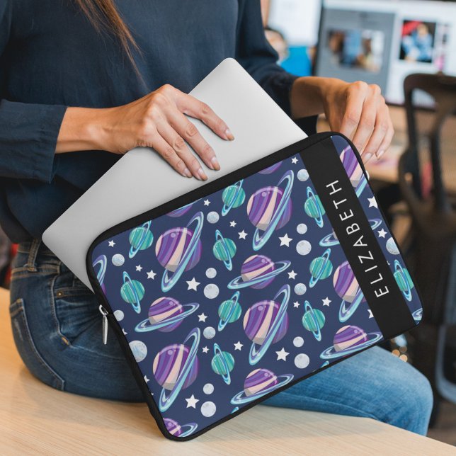 宇宙パターン，惑星，星，銀河系，あなたの名前 ラップトップスリーブ (クリエイターアップロード済み)
