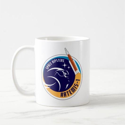 宇宙ヒップスター®アルテミス–1ロゴマグカップ コーヒーマグカップ (左)