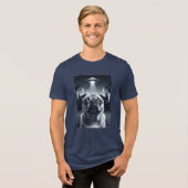 宇宙プグテイクエイリアン自撮りおもしろい犬ギフト トライブレンドTシャツ (正面全面)