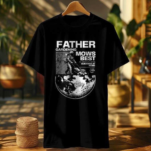 宇宙モーアパパシャツ | 宇宙飛行士の芝生のユーモア Tシャツ