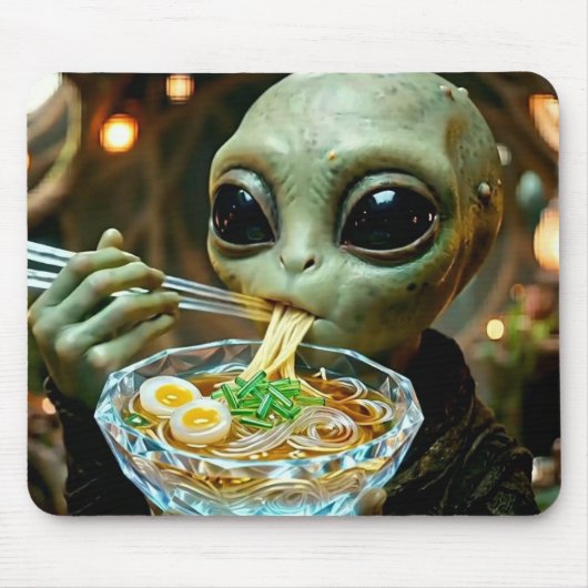 宇宙人がラーメンを食べる面白いデザイン マウスパッド (正面)