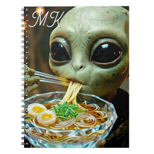 宇宙人がラーメンを食べる モノグラム入り おもしろデザイン ノートブック (正面)