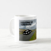 宇宙人と一緒にヨークシャーへ コーヒーマグカップ (正面左)