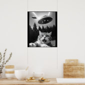 宇宙人と写った猫の自撮り面白写真 ポスター (キッチン)