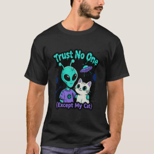 宇宙人を発見したかわいい子猫 UFO宇宙船と仲良しの猫 Tシャツ