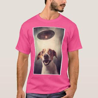 宇宙人 エイリアン UFOと自撮りする犬 Tシャツ