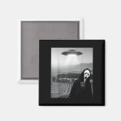 宇宙人UFOと一緒に写るホラーな幽霊のセルフィーでお茶目なおばけ マグネット (正面/裏面)