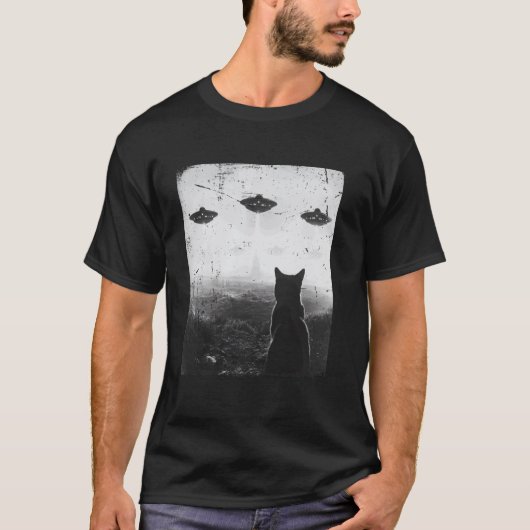 宇宙人UFO愛好者と自撮りする猫の面白いギフト Tシャツ (正面)