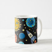 宇宙冒険:惑星、ロケット模様。 コーヒーマグカップ (正面右)