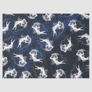 宇宙女性に耐えるアクエリアスの(占星術の)十二宮図水 薄葉紙