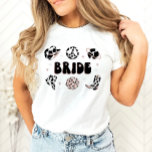 宇宙女性のカーボーイバチェロレッテ花嫁シャツ Tシャツ<br><div class="desc">これはディスコ女性のカーボーイをテーマにした「花嫁」シャツ。すべての色を編集して、この宇宙女性のカーボーイの花嫁シャツがあなたのイベントニーズ 個人スタイルに合うようにする。これらの変更を行う場合は、メニュー・オプションから「パーソナライズ」を選択する:)</div>