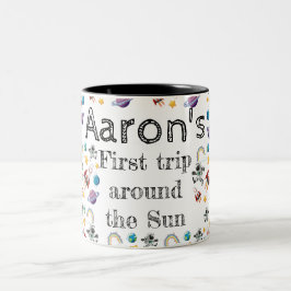 宇宙宇宙飛行士の最初の誕生日パーティーの招待 ツートーンマグカップ