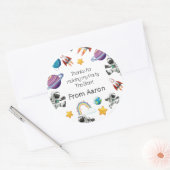 宇宙宇宙飛行士の最初の誕生日パーティーの招待 ラウンドシール (封筒)