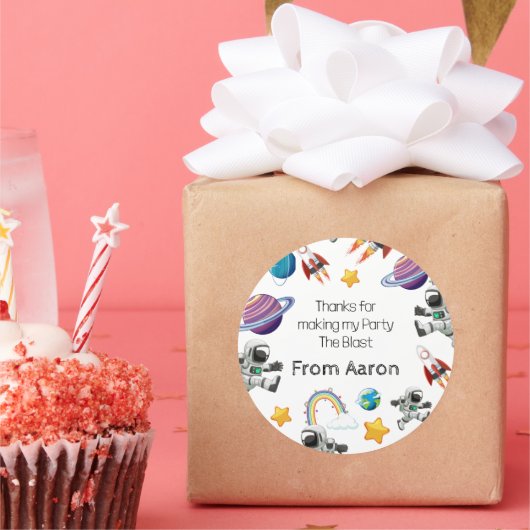 宇宙宇宙飛行士の最初の誕生日パーティーの招待 ラウンドシール (パーティー)