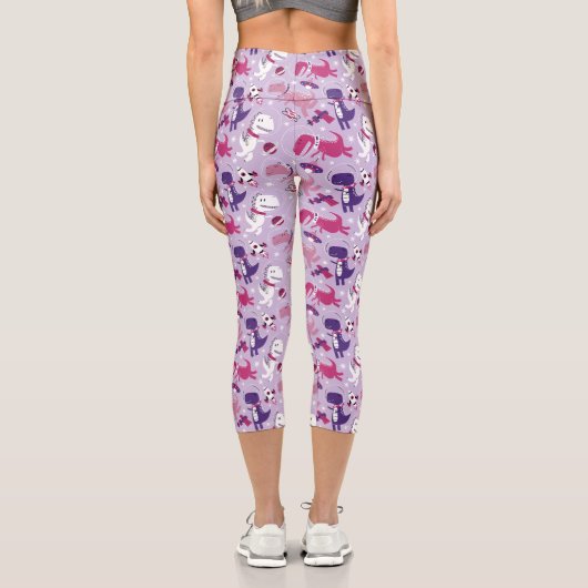 宇宙恐竜、かわいい恐竜、星、宇宙船 カプリレギンス (裏面)