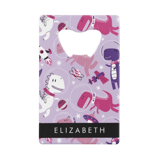 宇宙恐竜、可愛い恐竜、星、あなたの名前 クレジットカード栓抜き (正面)