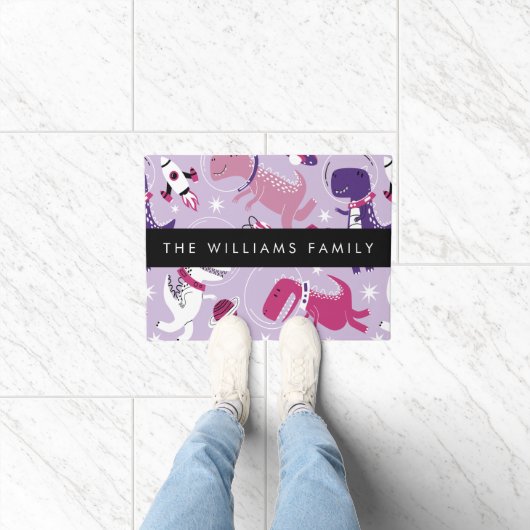 宇宙恐竜、可愛い恐竜、星、あなたの名前 ドアマット (室内)