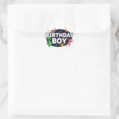 宇宙探検する誕生日の少年 ラウンドシール (バッグ)