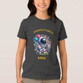 宇宙探検家宇宙飛行士の誕生日Tシャツ男の子用 トライブレンドTシャツ (正面)