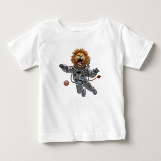 宇宙服を着た雄叫びライオン宇宙飛行士の無重力フライト ベビーTシャツ (正面)