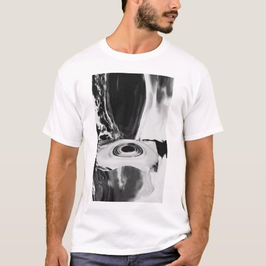 宇宙海の浮遊 Tシャツ (正面)