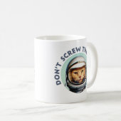 宇宙猫は"犬"のマグねじで締めません コーヒーマグカップ (正面右)