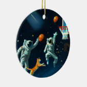 宇宙猫宇宙飛行士の遊バスケットボールクリスマス セラミックオーナメント (右)