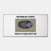 宇宙考えるが気づけば外は暗い デスクマット (正面)