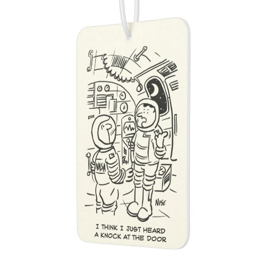 宇宙船のスペースマンがドアをノックするのを聞く カーエアーフレッシュナー (左)