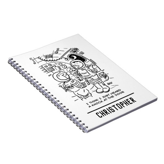 宇宙船のスペースマンがドアをノックするのを聞く ノートブック (右側)
