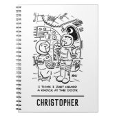 宇宙船のスペースマンがドアをノックするのを聞く ノートブック (正面)