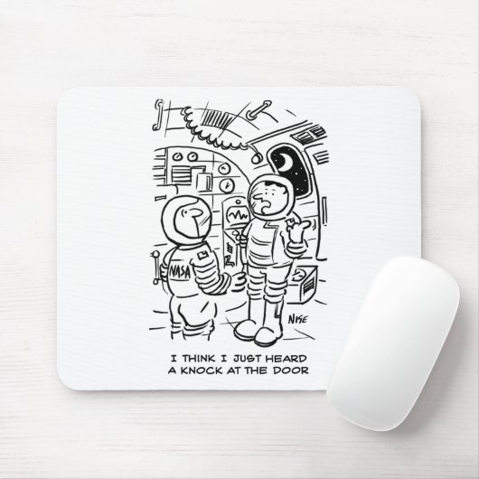 宇宙船のスペースマンがドアをノックするのを聞く マウスパッド (マウス)