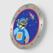 宇宙船の外に浮かぶ宇宙ボーイ ラージ壁時計 (傾斜)