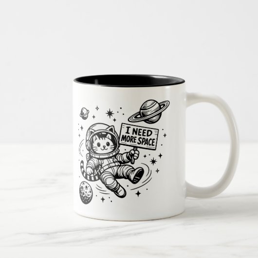 宇宙遊泳中の猫の宇宙飛行士 もっとスペースが欲しい ツートーンマグカップ (右)
