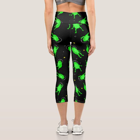 宇宙飛行士おもしろいのカエル宇宙ブラック カプリレギンス (裏面)