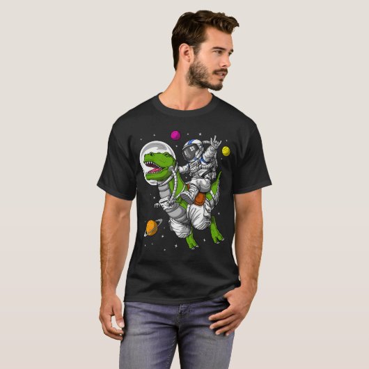 宇宙飛行士がティラノサウルスに乗る Tシャツ (正面フル)