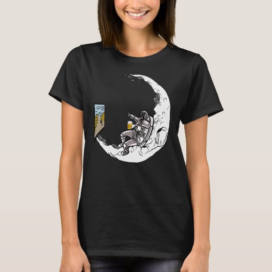 宇宙飛行士がテレビを見ている様子を見る Tシャツ (正面)