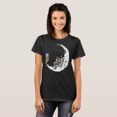 宇宙飛行士がテレビを見ている様子を見る Tシャツ (正面フル)