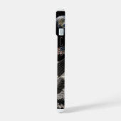 宇宙飛行士がビールを飲む iPhone 15ケース (左側面)