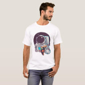 宇宙飛行士がピザ惑星を食べる Tシャツ (正面フル)