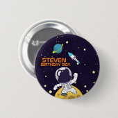 宇宙飛行士が宇宙に浮かぶ誕生日 缶バッジ (正面&裏面)