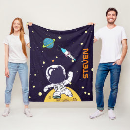 宇宙飛行士が宇宙に浮かぶ フリースブランケット